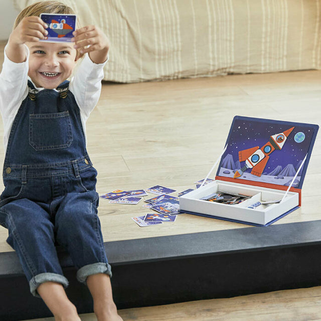 Livro Infantil Viagem ao Cosmo – 70 Peças Magnéticas
